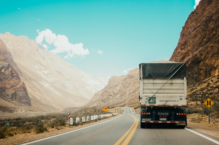 Camión de transporte de mercancías por carretera